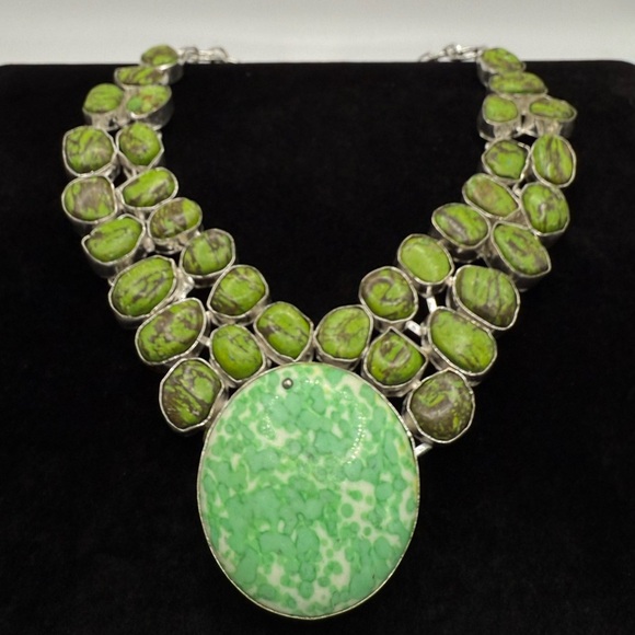 Green Mojave Turquoise Necklace - Picture 1 of 4